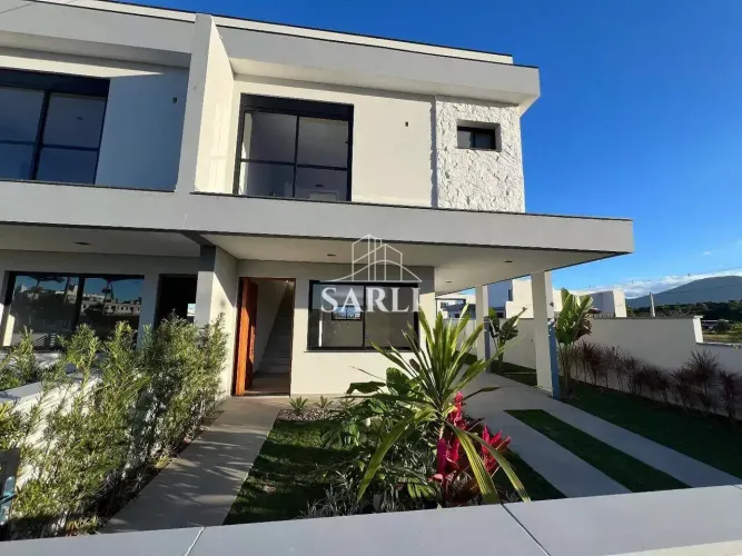 Sobrado com 3 dormitórios à venda, 134 m² por R$ 795.000,00 - Forquilhas - São José/SC