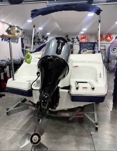 Lancha Nova Conquest 