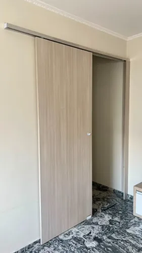Porta de Correr de Madeira com Trilho de Alumínio - 2,23m x 84cm