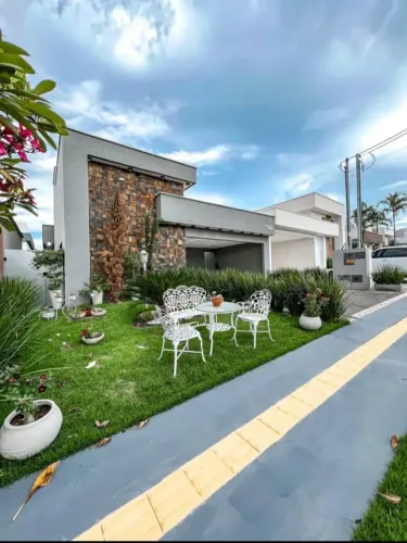 Casa térrea 3 quartos com suíte mais home ar condicionado semi mobiliada 200m² Jardim Vene