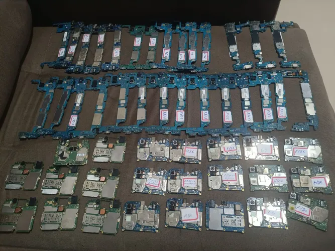 Lote de 50 placas mãe celular funcionando para técnicos 