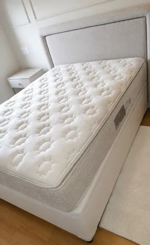 Cama Box Casal + Colchão + Cabiceira / Excelente estado 