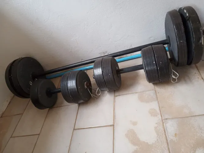 Troco ou vendo Halteres e Barra