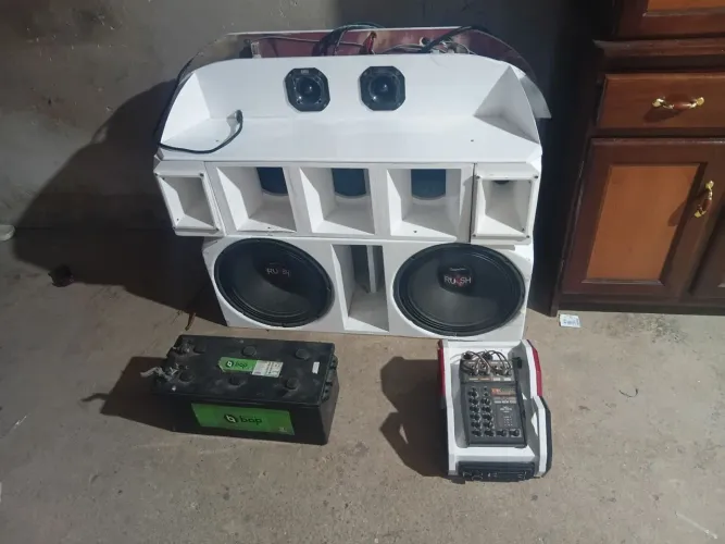 Vendo som automotivo 