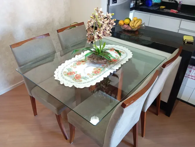 Mesa com 4 cadeiras
