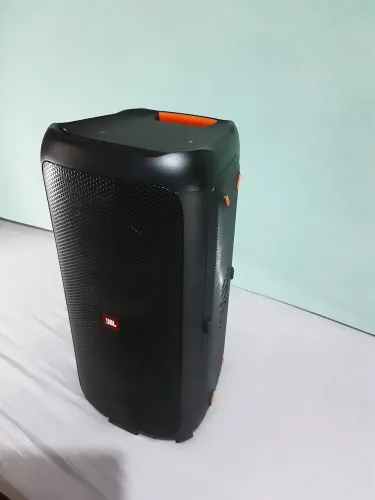 Caixa de Som JBl Partybox 100, excelente estado de conservação e funcionamento