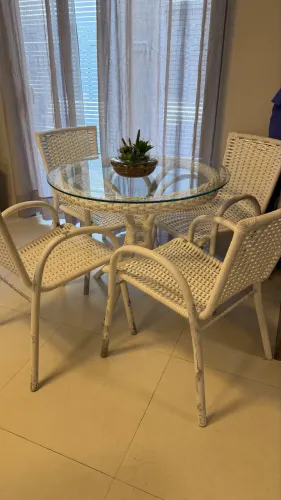 Jogo de mesa e 4 cadeiras alumínio com fibra sintética branca