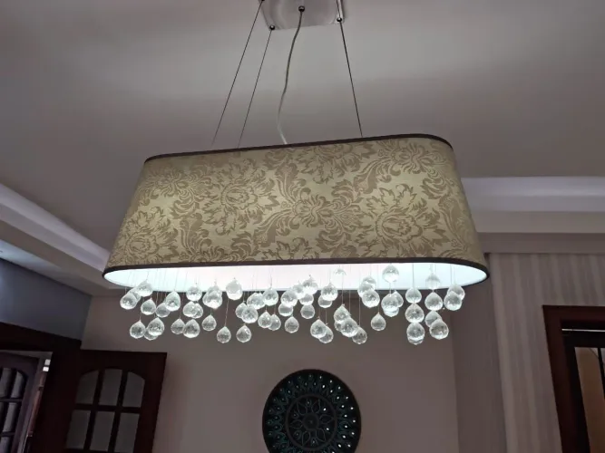 Lustre Pendente Clássico com Pingentes Decorativos - Elegante e Sofisticado