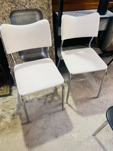 2 cadeiras 150 entrego 