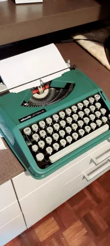 Máquina de escrever Olivetti Lettera 82 