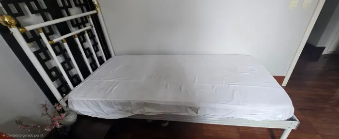 Vendo cama tubular com colchão 