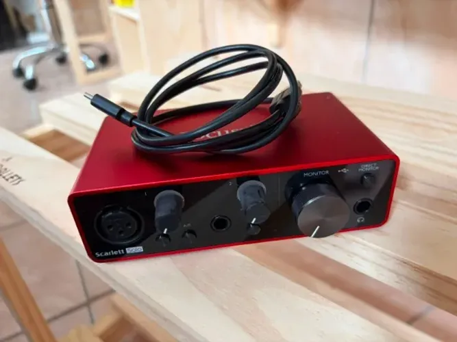 Interface de Áudio Focusrite Scarlett Solo 3ª Geração + Cabo Original