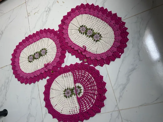 Jogo de Banheiro em Crochê Artesanal - Elegância e Aconchego para Seu Lar