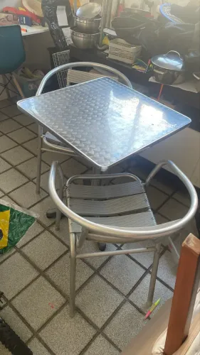 Mesa e cadeira de alumínio