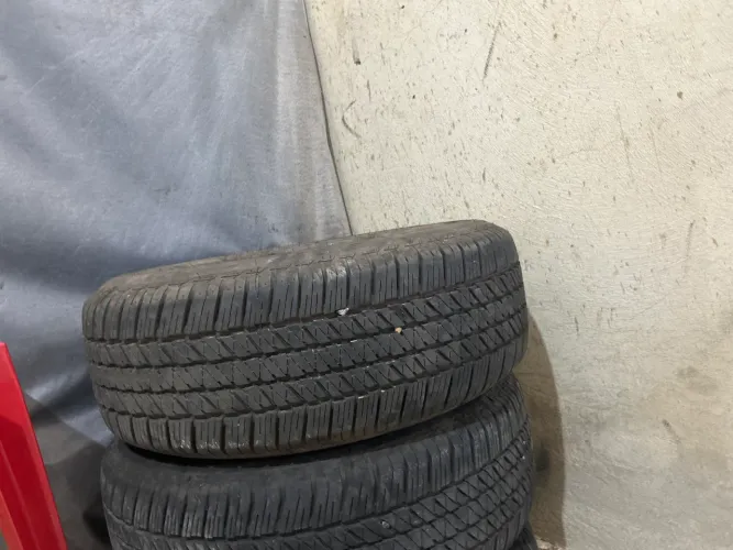 3 pneu 265 60 18 brid gestone. Hilux. Ranger. Mitsubishi Triton