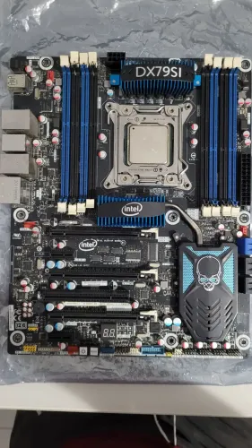 Placa Mãe Intel DX79SI (LGA 2011) - Com Defeito / Para Peças ou Reparo