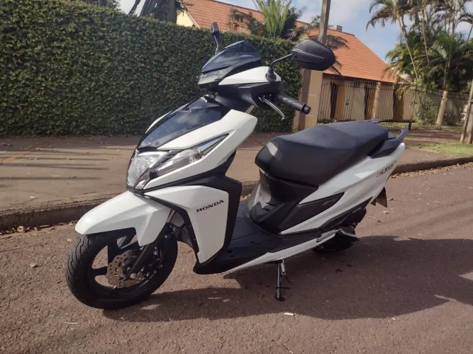Vendo ou troco Honda Elite 2026 125 único dono na garantia de fabrica Km baixo R$ 15.900.0