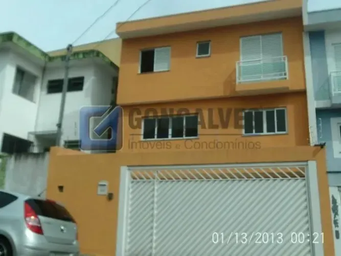 Sobrado à venda em Santo André (Campestre) 3 quartos, 5 vagas e 130m² de área interna