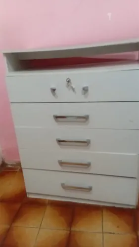 Cômoda Branca com 5 Gavetas e Chave