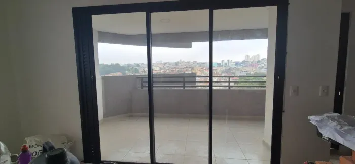 Porta balcão 3 folhas, 2,10x2,60 com veneziana e pintura eletrostática