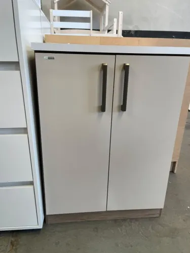 CÔMODA COMPACTA PARA QUARTO R$ 250,00
