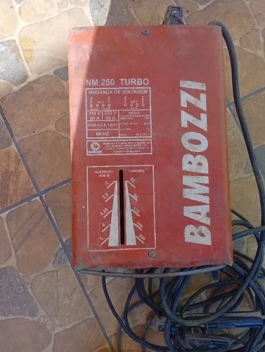 Máquina de solda Bambozzi 220V