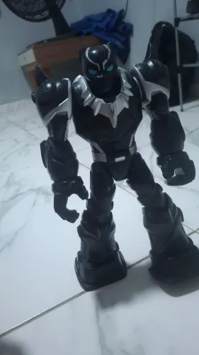 Boneco com pantera negra maquina de combate com compartimento no peito, 5 articulações 