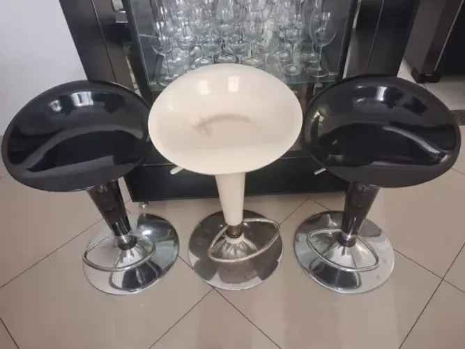 Kit Com 3 Banquetas, Giratória, Com Regulagem De Altura - 60cm até 90cm