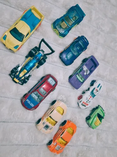 LOTE COM 10 CARRINHOS HOTWELLS 