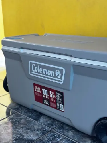 Caixa Cooler Térmico 100 litros Com Rodinhas - Coleman
