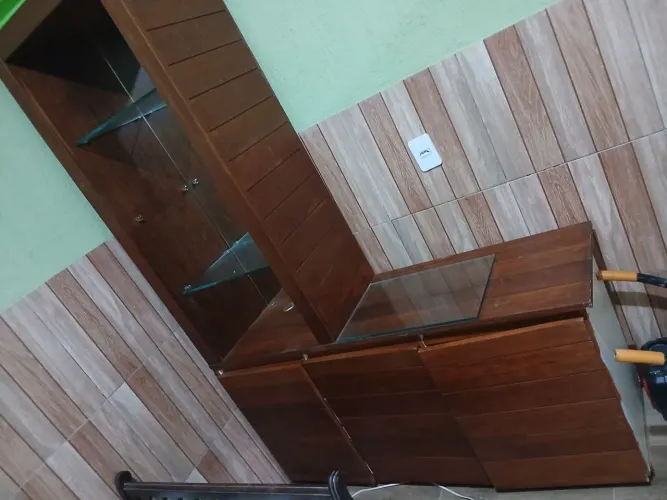 Móvel com espelho 3 portas e 3 prateleira de vidro