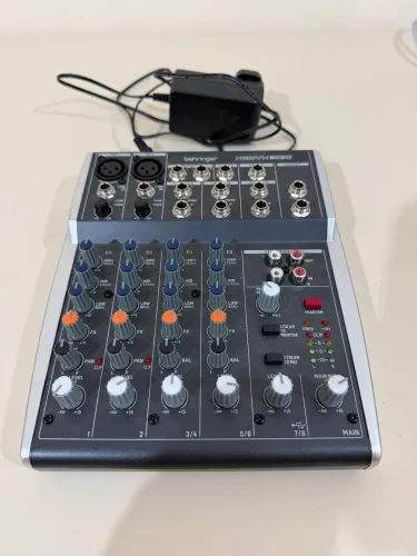 Mesa de Som Behringer Xenyx 802S USB 8 Canais Estado de Nova