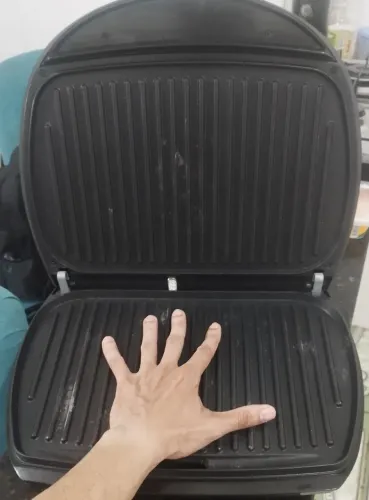 Assadeira e sanduicheira grill