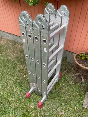 Escada Articulada 16 Degraus Alumínio Botafogo Altura 4,23m 150kg