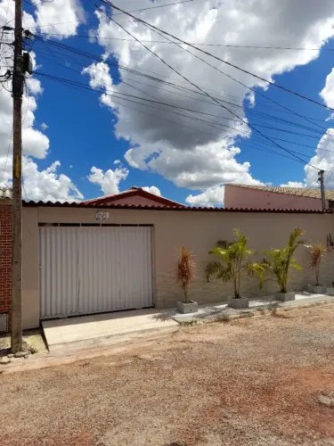 Casa com 3 Quartos (1 Suíte). OPORTUNIDADE!!!