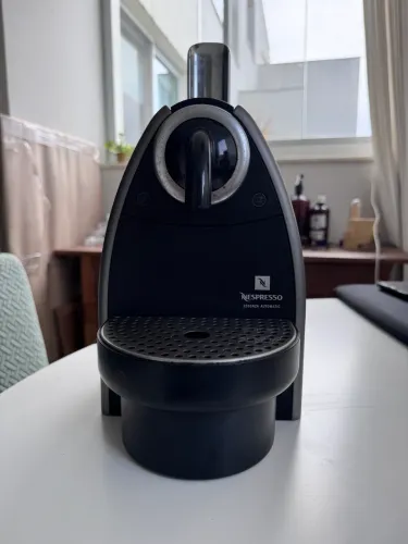 Cafeteira Nespresso Essenza Automática