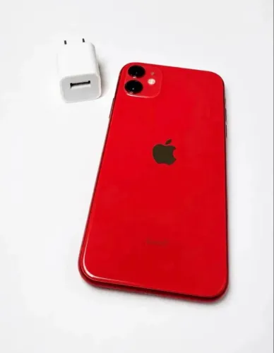 iPhone 11 64GB Red
