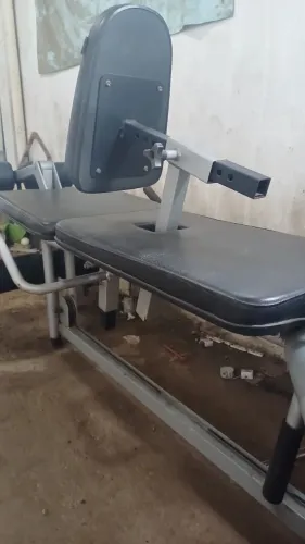 Mesa flexora e Cadeira extensora profissional para academia de musculação
