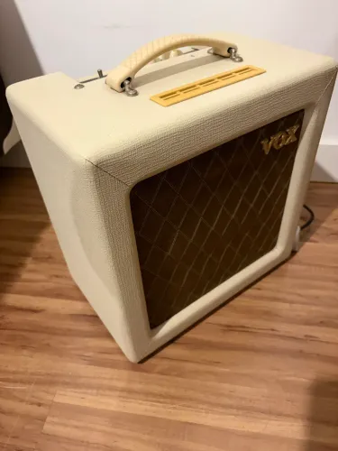 Amplificador valvulado Vox AC4