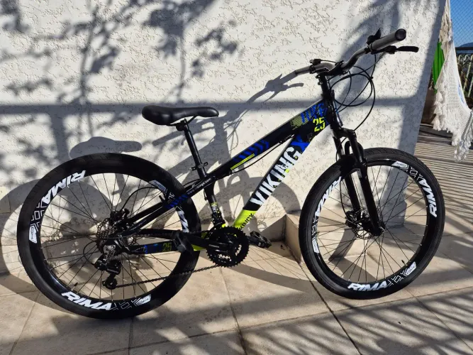 Bicicleta Vikingx Tuff 25 Aro 26 - Shimano 3x7 e Freio Hidráulico