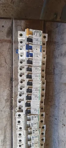 Vendo disjuntores usados.