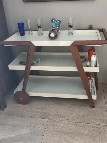 Carrinho de bebidas em madeira maciça