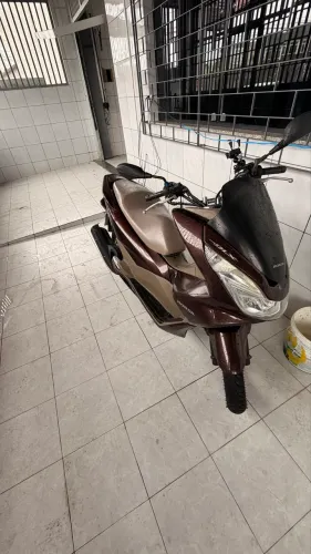 Honda PCX - Conservada, Econômica e Pronta para Rodar