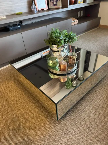 Mesa de centro espelhada