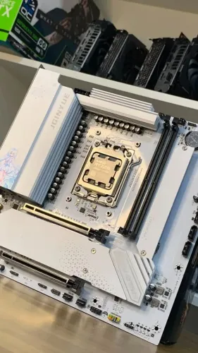 KIT RYZEN 7 7800X3D - B650M JGINYUE SUPER DREAM (PEGO SEU KIT NA TROCA!)
