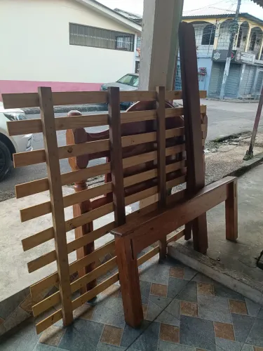 Cama de casal madeirada 