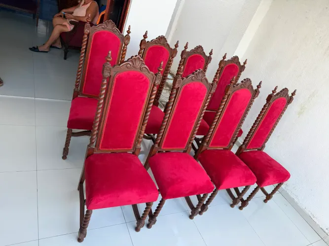Cadeiras no estilo colonial