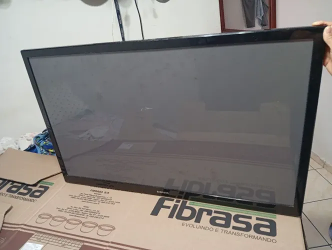 Vendo 3 TV // 2 de 32 Polegadas e uma de 43 polegadas para consertar ou retirada de peças.