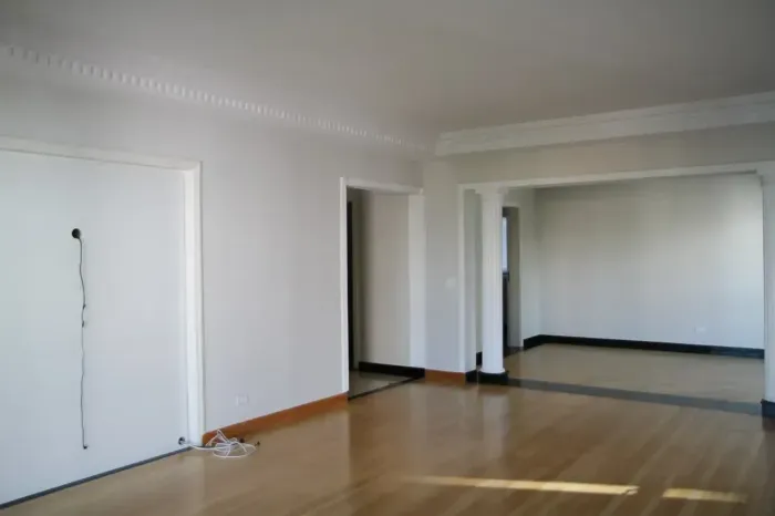 Imóvel para venda possui 243 metros quadrados com 3 quartos em Vila Suzana - São Paulo - S