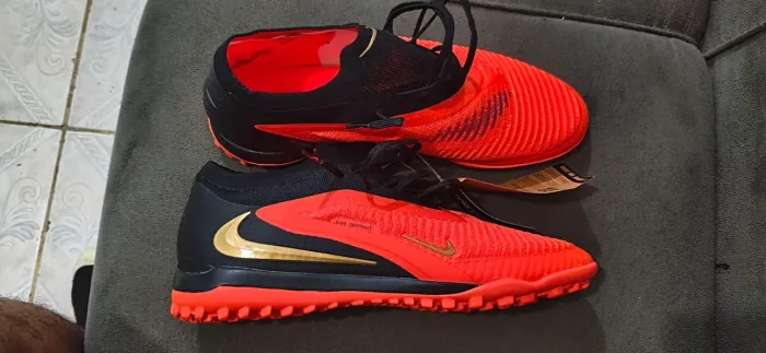 Chuteira Nike society